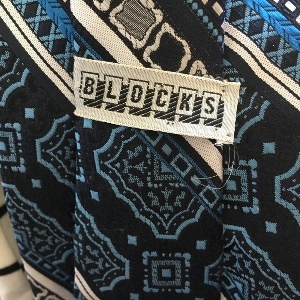 Men’s blocks neck tie